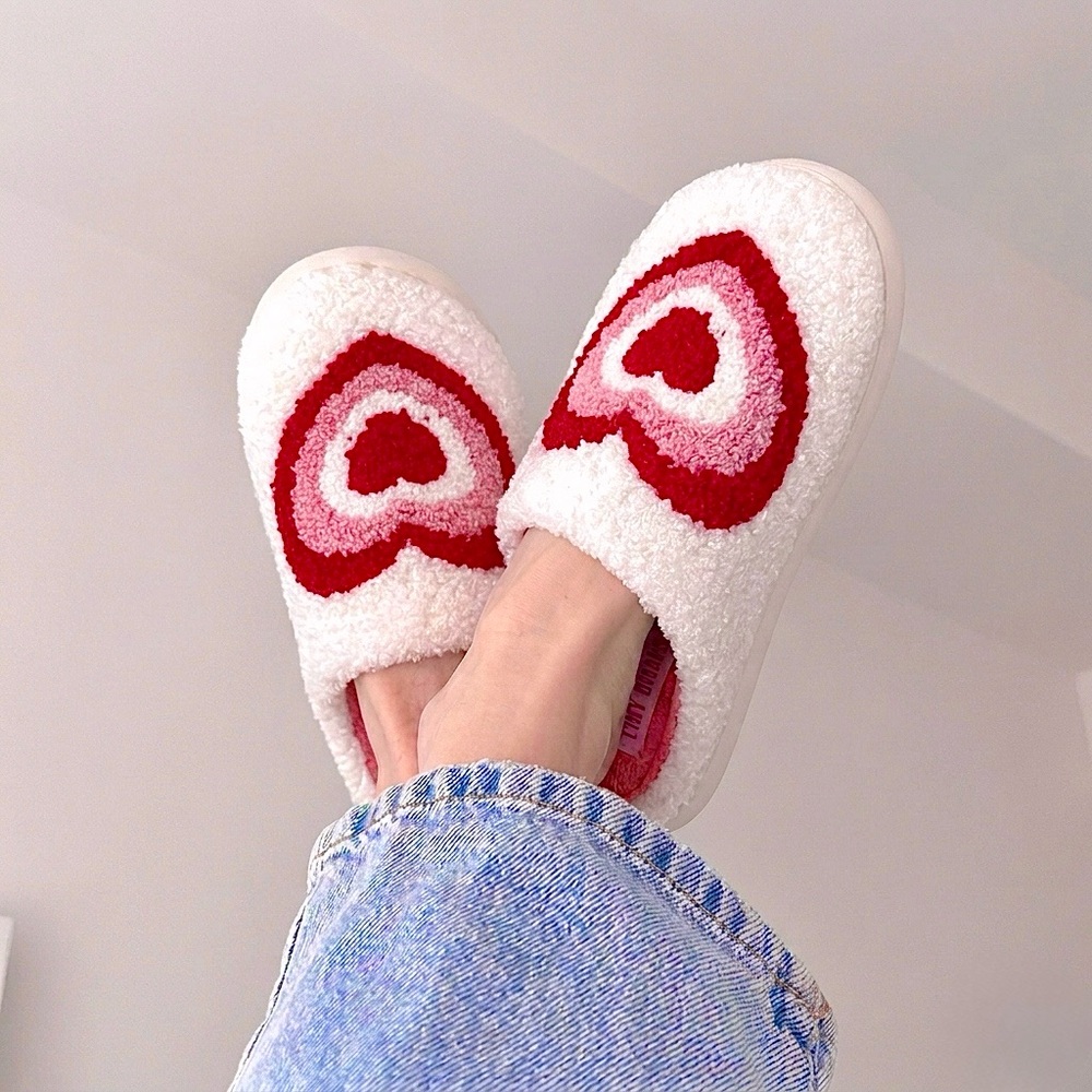 Limited Too White Fuzzy Slip-On Slippers with Pink & Red Heart Motif 21 cm